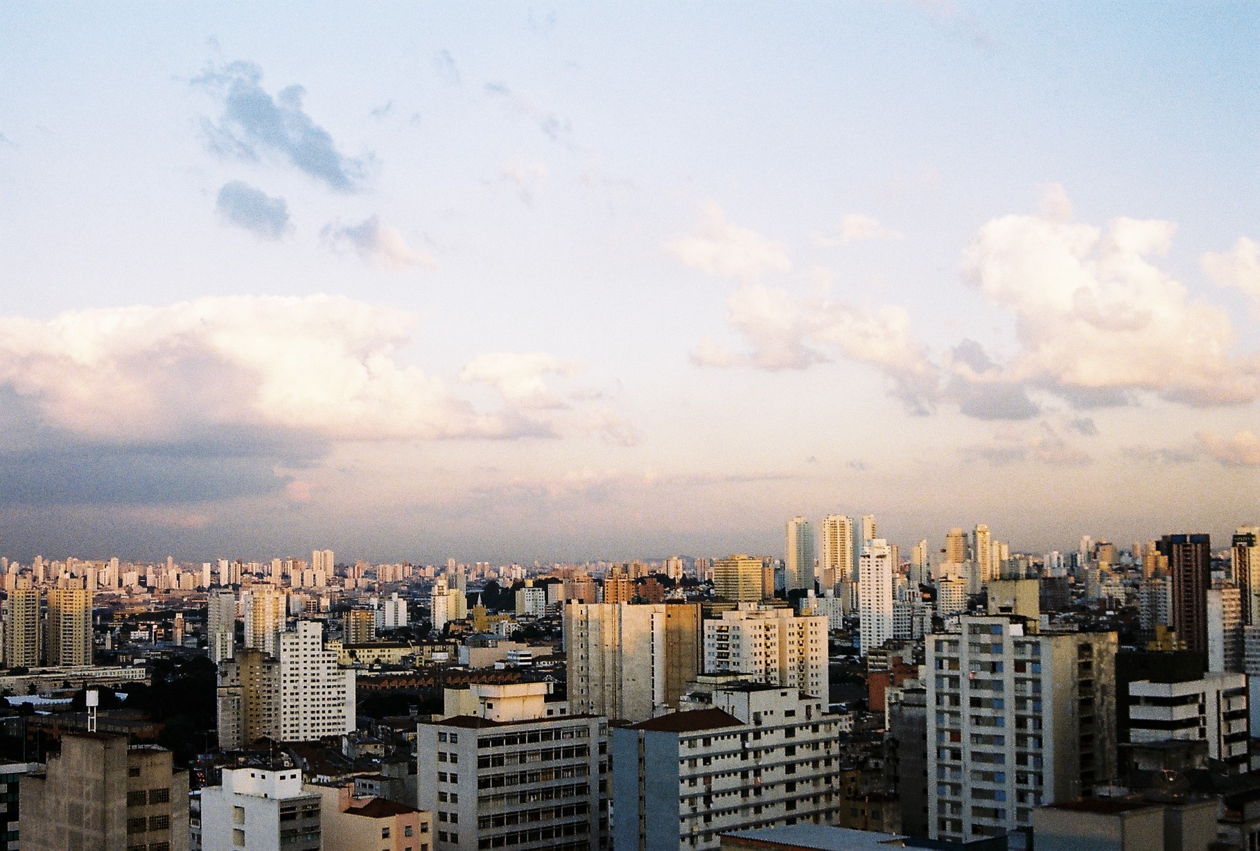 Cidades que estão crescendo no aluguel por temporada no Brasil, com destaque para destinos turísticos e regiões com alta demanda de short stay.