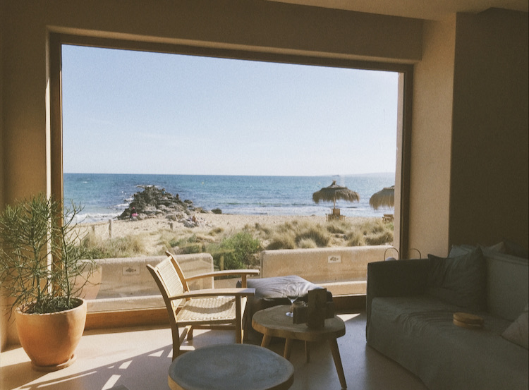 Airbnb ou hotel: qual escolher? Compare preço, conforto e experiência para descobrir qual opção é melhor para sua próxima viagem.