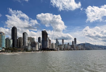 Roteiro de 3 dias em Itapema SC com dicas de praias, gastronomia e hospedagem. Aproveite ao máximo o litoral catarinense — veja o guia completo!