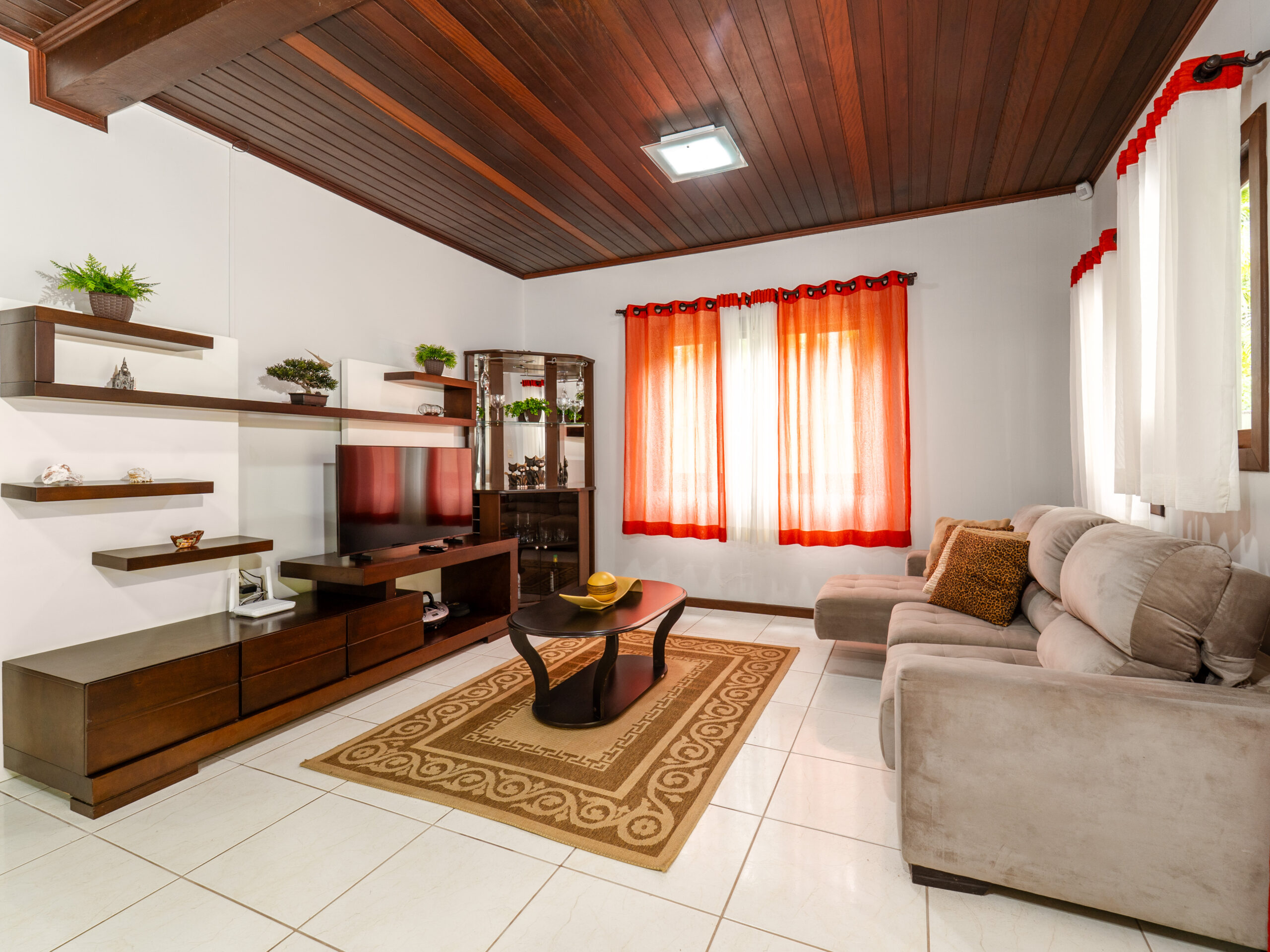 Casa com Churrasq. a 220m Praia Vermelha HJ6812