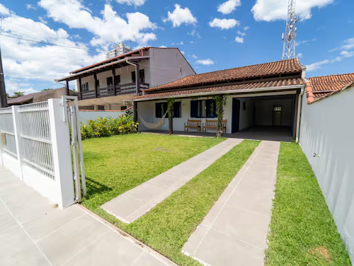 hospedagem perto do Beto Carrero World em Penha SC — casas e apartamentos para famílias